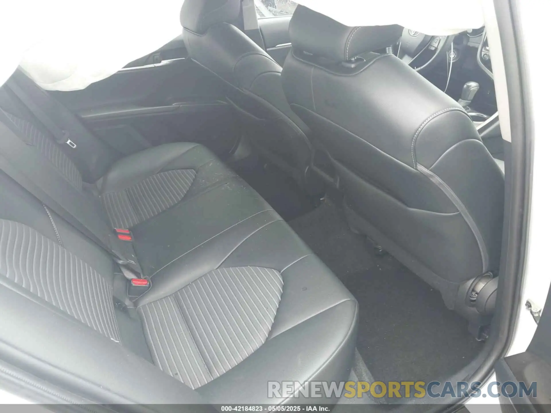 8 fotografías del automóvil dañado 4T1G11AK5NU674903 TOYOTA CAMRY 2022