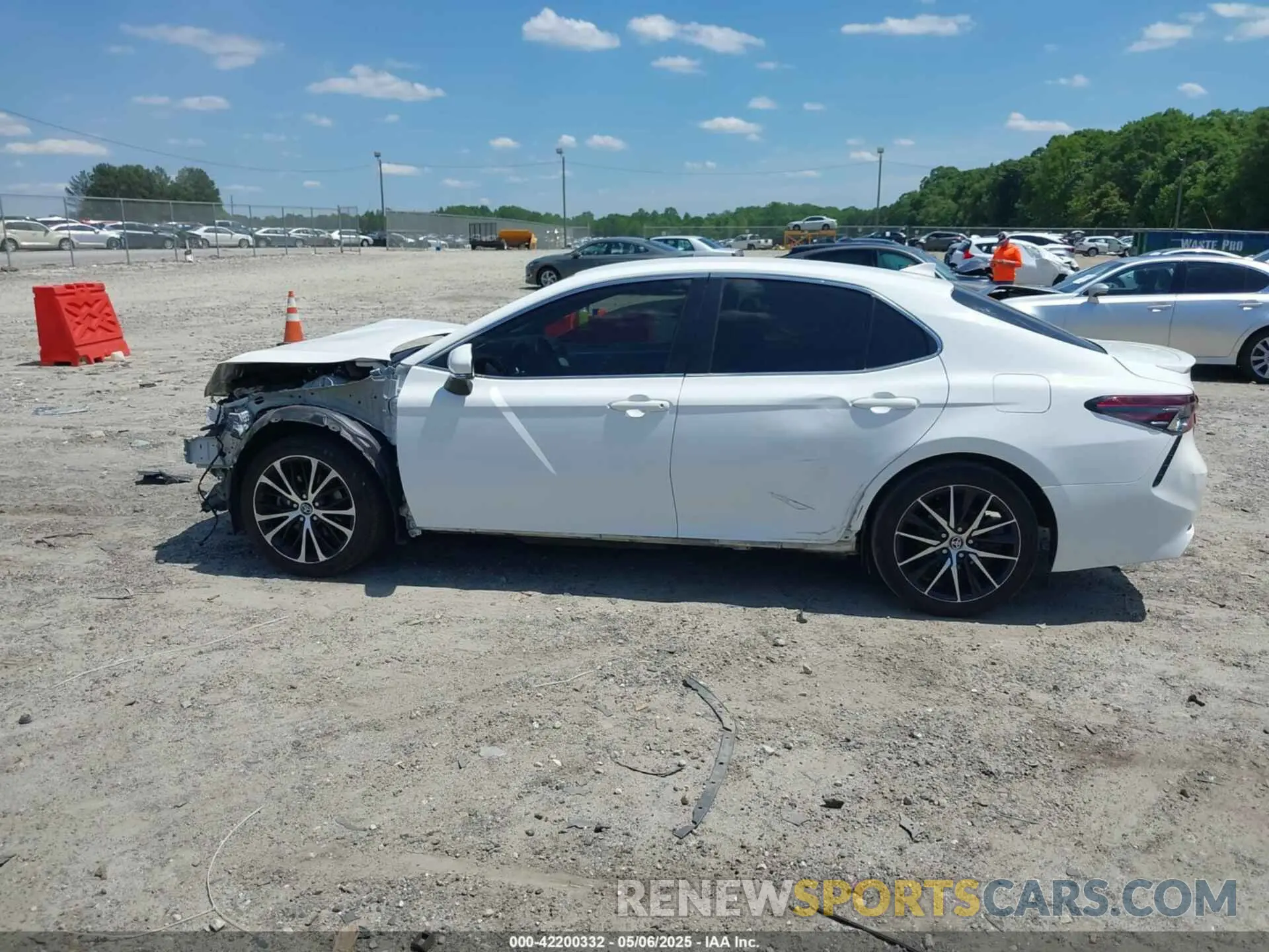 14 fotografías del automóvil dañado 4T1G11AK5NU683598 TOYOTA CAMRY 2022