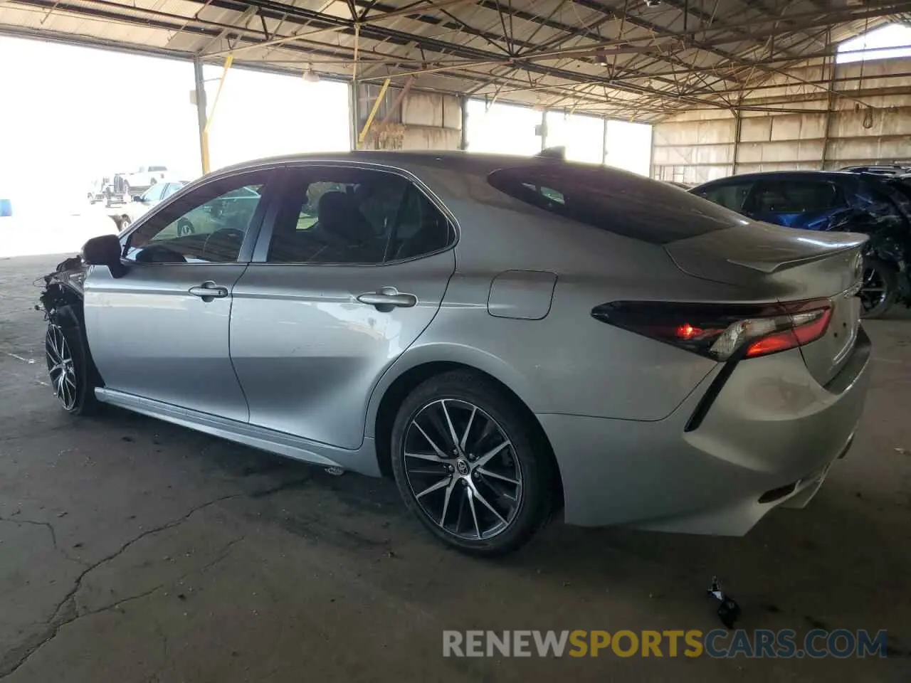 2 fotografías del automóvil dañado 4T1G11AK5NU694701 TOYOTA CAMRY 2022
