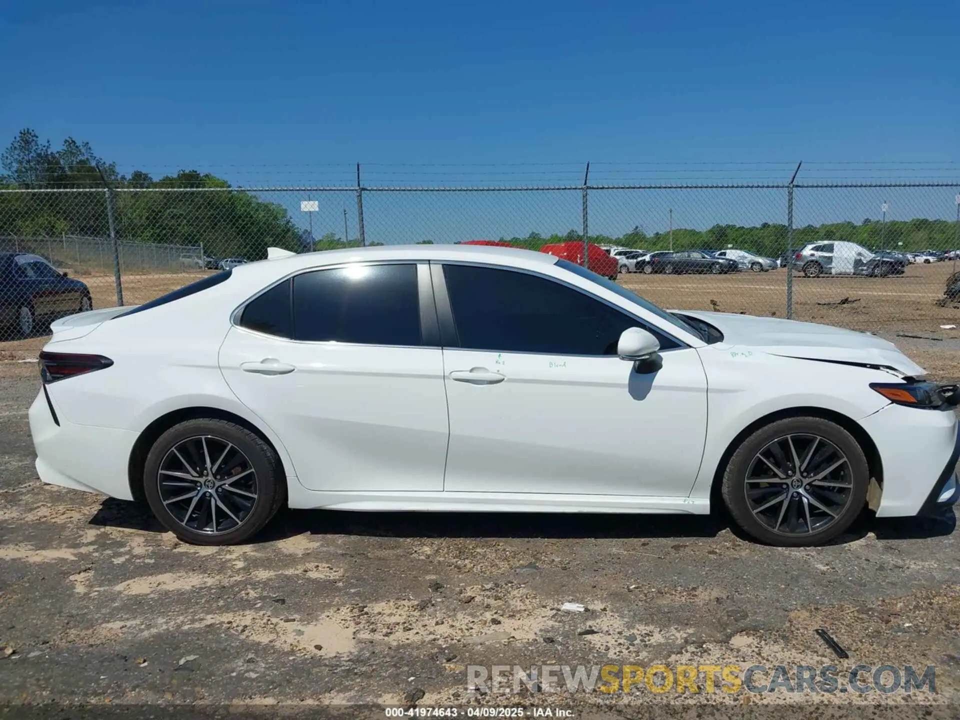 13 fotografías del automóvil dañado 4T1G11AK5NU708080 TOYOTA CAMRY 2022