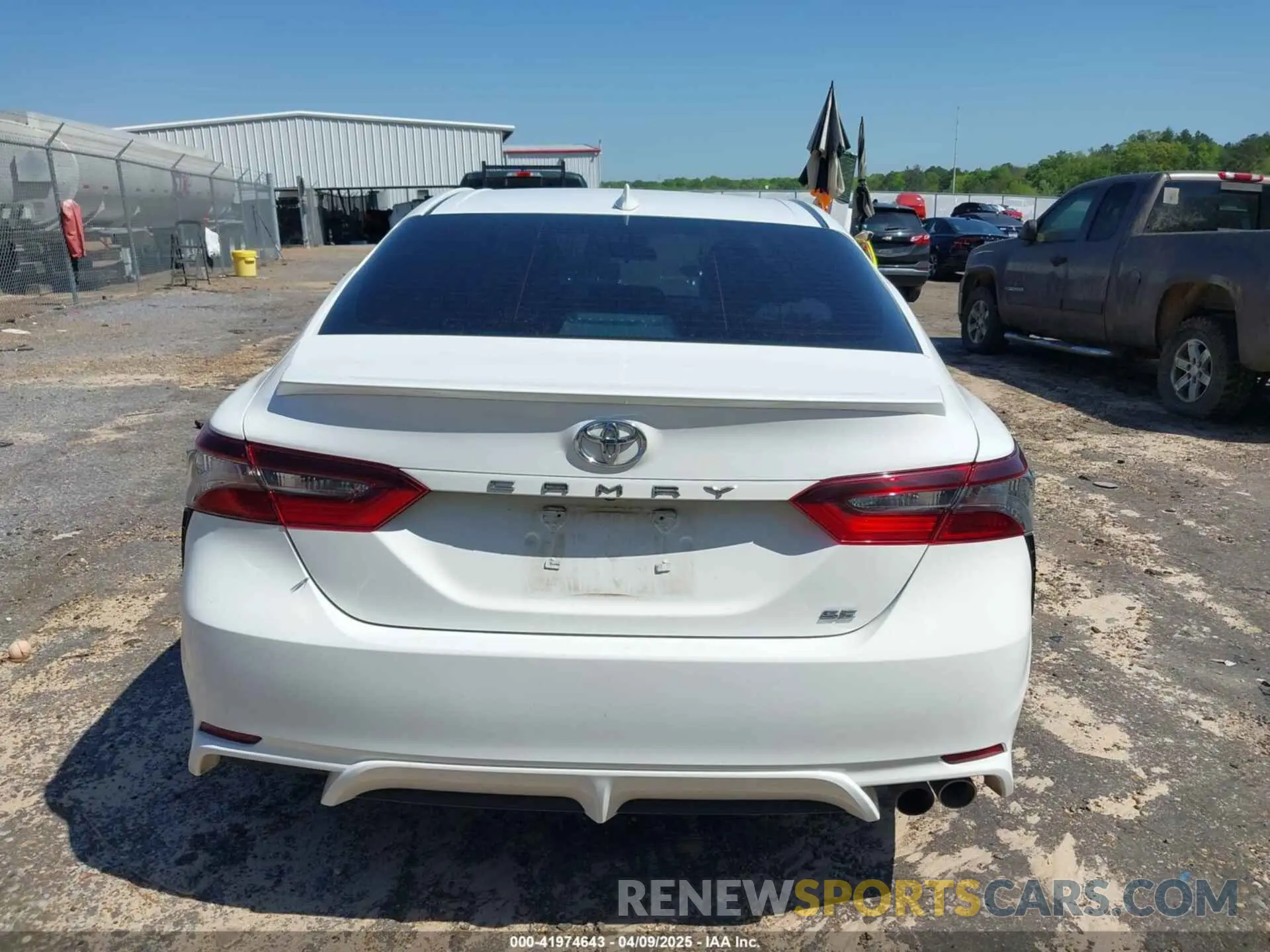 16 fotografías del automóvil dañado 4T1G11AK5NU708080 TOYOTA CAMRY 2022