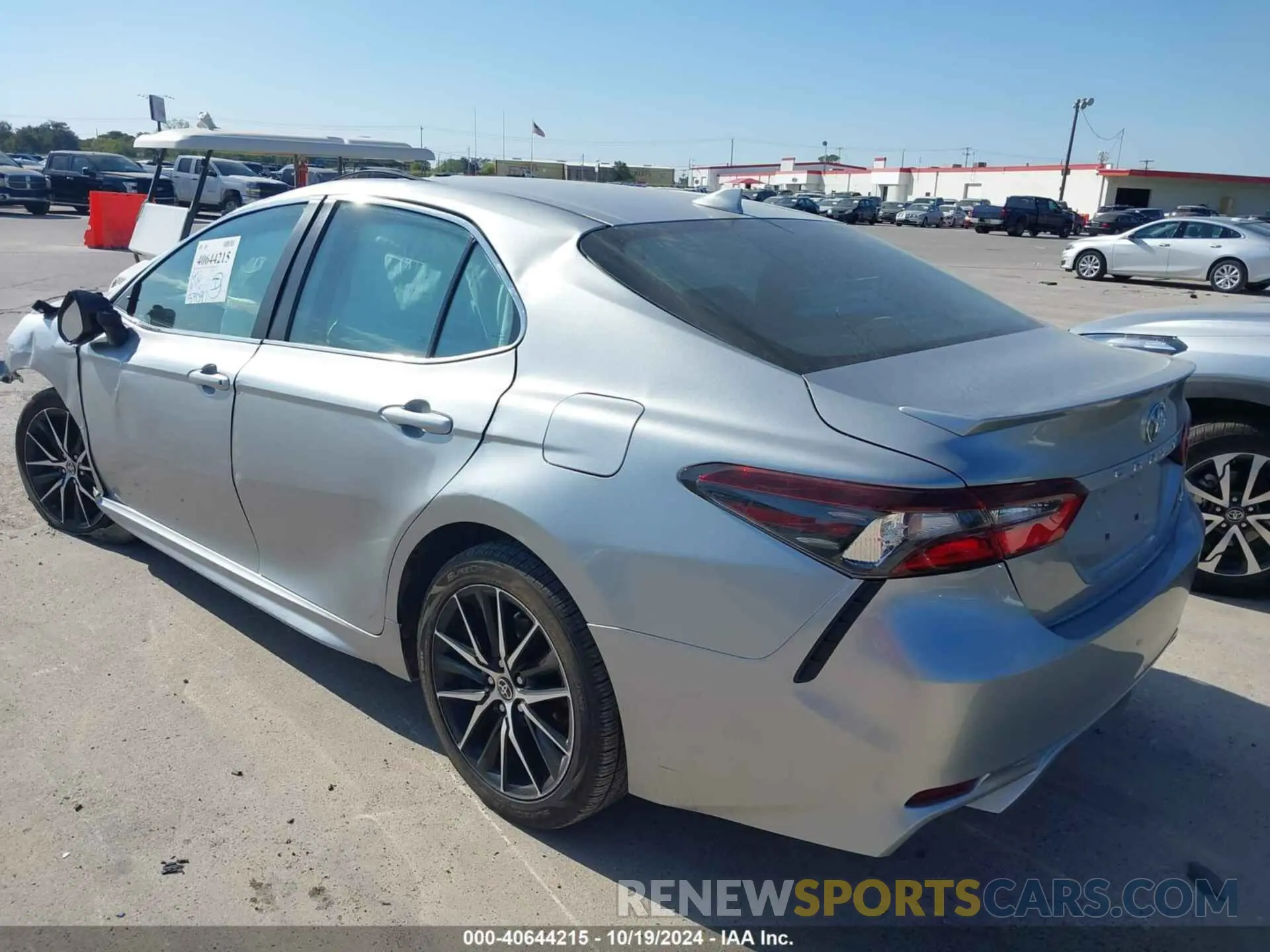 3 fotografías del automóvil dañado 4T1G11AK5NU708600 TOYOTA CAMRY 2022