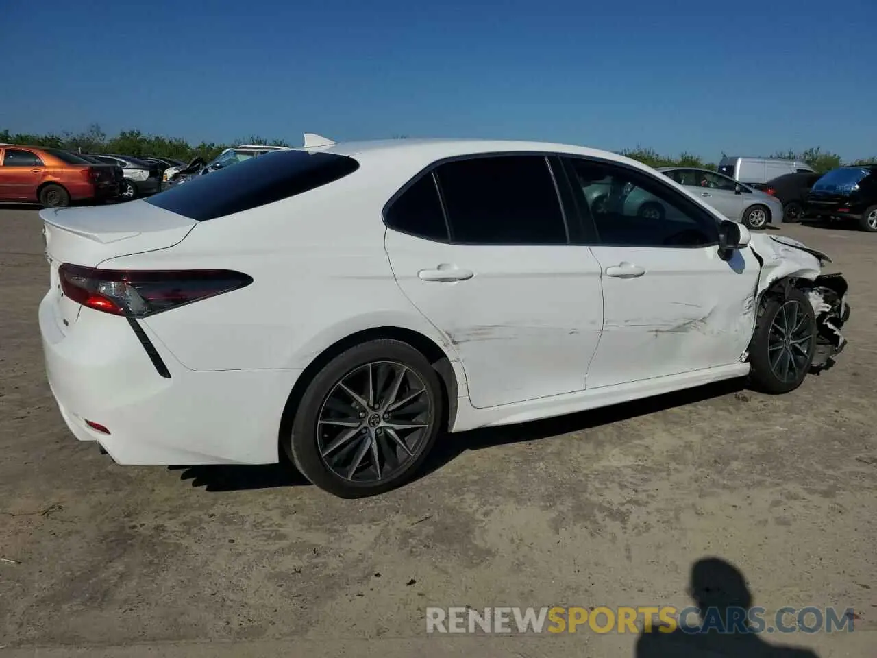 3 fotografías del automóvil dañado 4T1G11AK5NU714588 TOYOTA CAMRY 2022