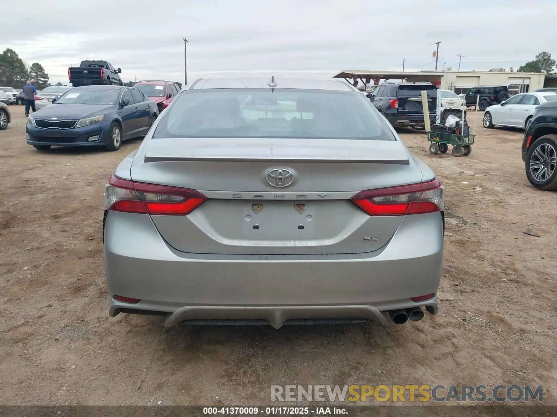 17 fotografías del automóvil dañado 4T1G11AK5NU716745 TOYOTA CAMRY 2022