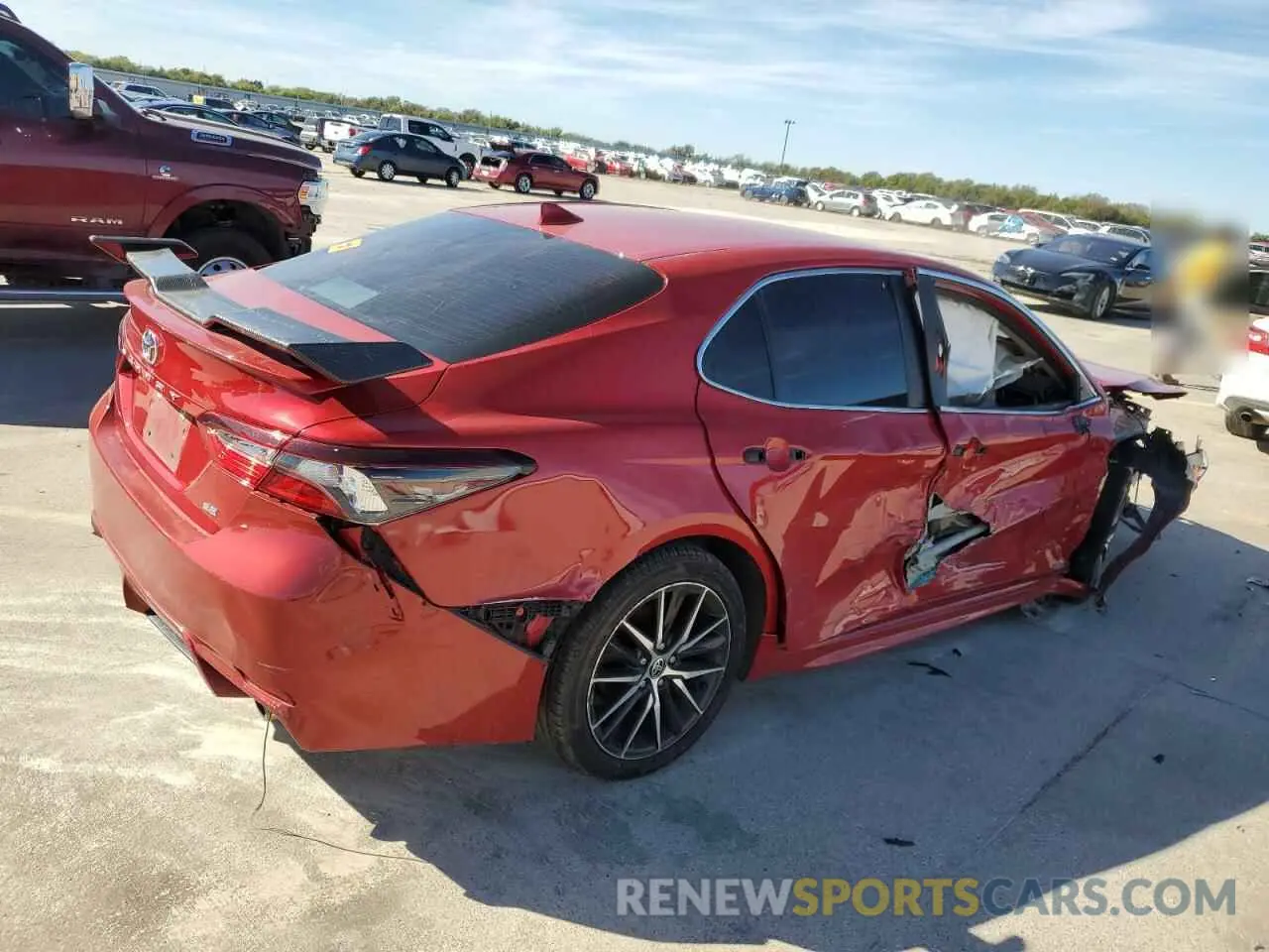 3 fotografías del automóvil dañado 4T1G11AK6NU016927 TOYOTA CAMRY 2022