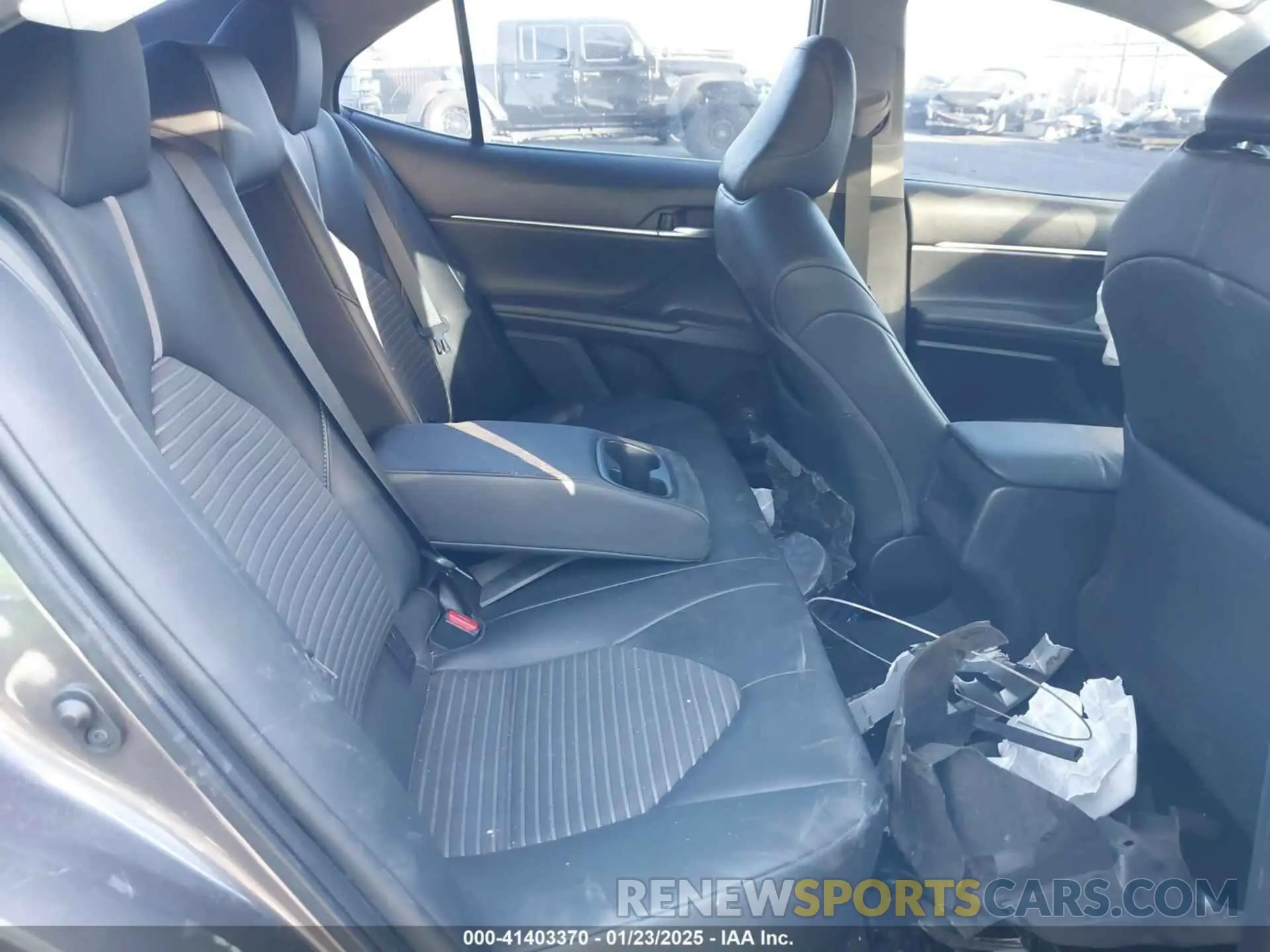 8 fotografías del automóvil dañado 4T1G11AK6NU055923 TOYOTA CAMRY 2022
