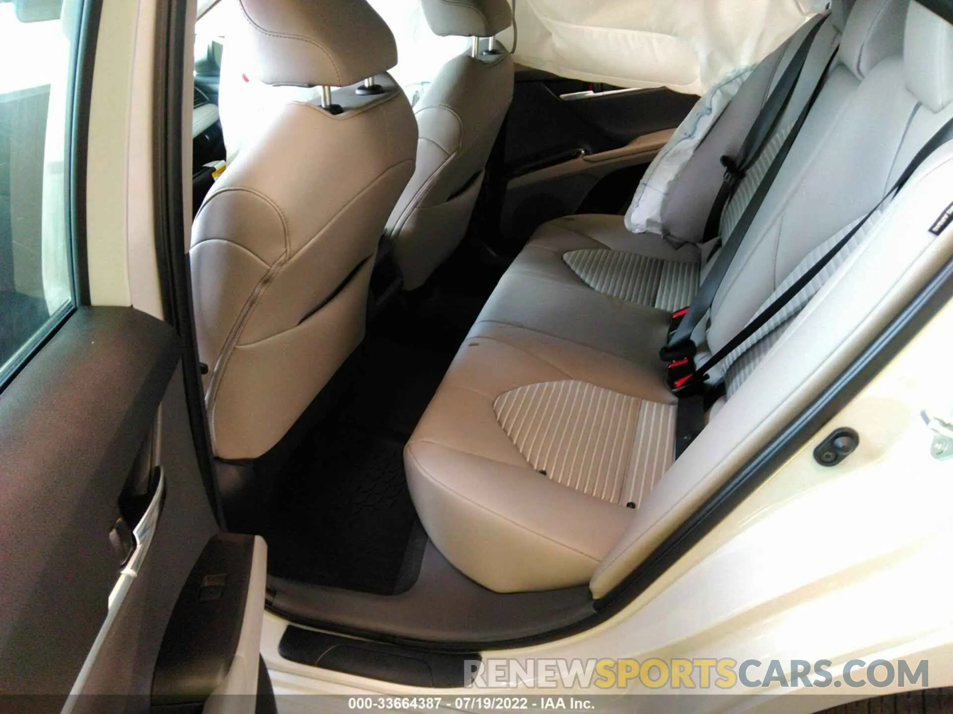 8 fotografías del automóvil dañado 4T1G11AK6NU061494 TOYOTA CAMRY 2022