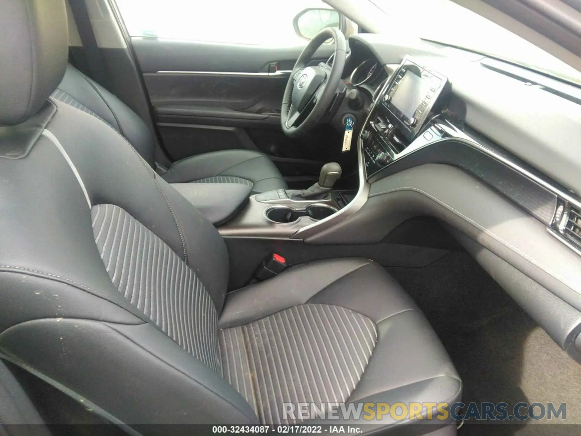 5 fotografías del automóvil dañado 4T1G11AK6NU628545 TOYOTA CAMRY 2022