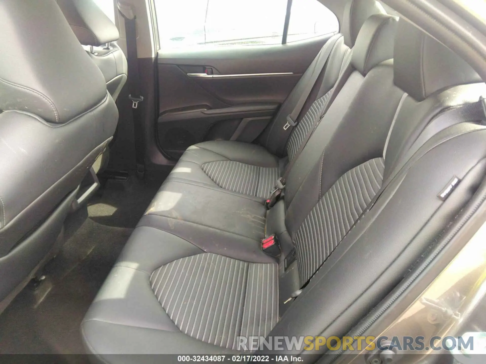 8 fotografías del automóvil dañado 4T1G11AK6NU628545 TOYOTA CAMRY 2022
