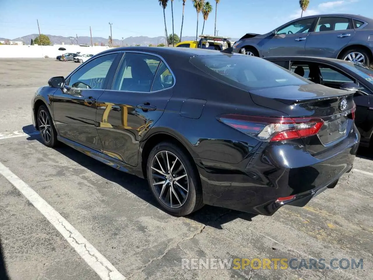 2 fotografías del automóvil dañado 4T1G11AK6NU667717 TOYOTA CAMRY 2022