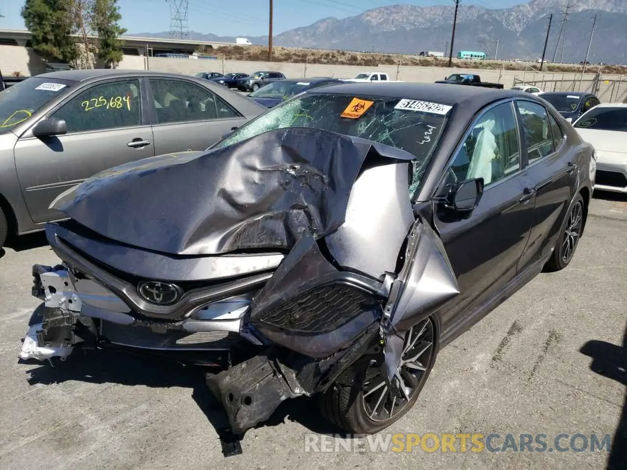 2 fotografías del automóvil dañado 4T1G11AK6NU678832 TOYOTA CAMRY 2022