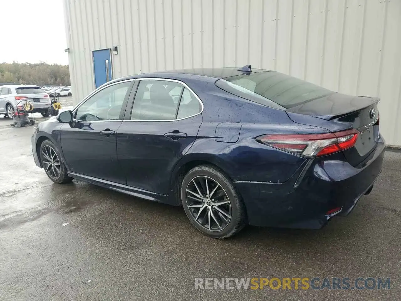 2 fotografías del automóvil dañado 4T1G11AK6NU706970 TOYOTA CAMRY 2022