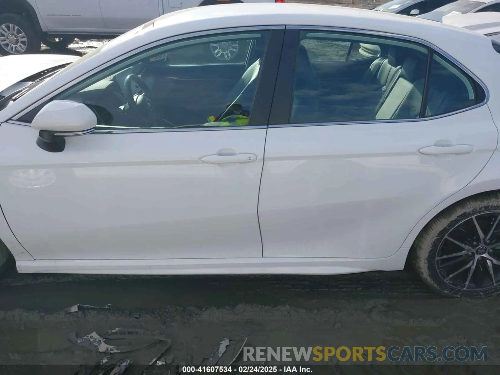 14 fotografías del automóvil dañado 4T1G11AK6NU713742 TOYOTA CAMRY 2022
