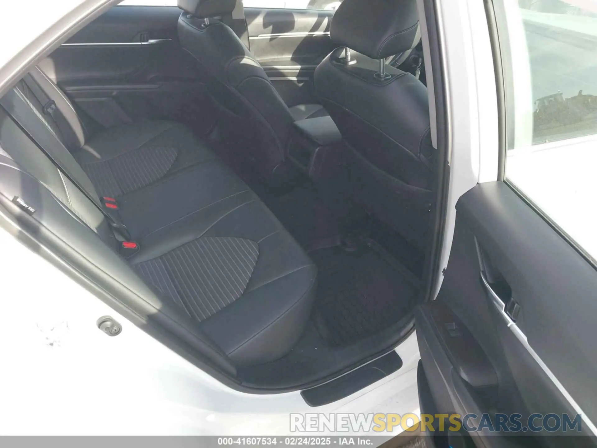 8 fotografías del automóvil dañado 4T1G11AK6NU713742 TOYOTA CAMRY 2022