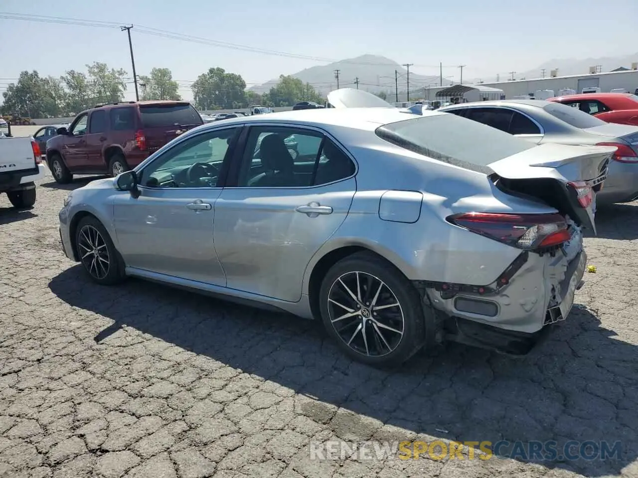 2 fotografías del automóvil dañado 4T1G11AK7NU049757 TOYOTA CAMRY 2022