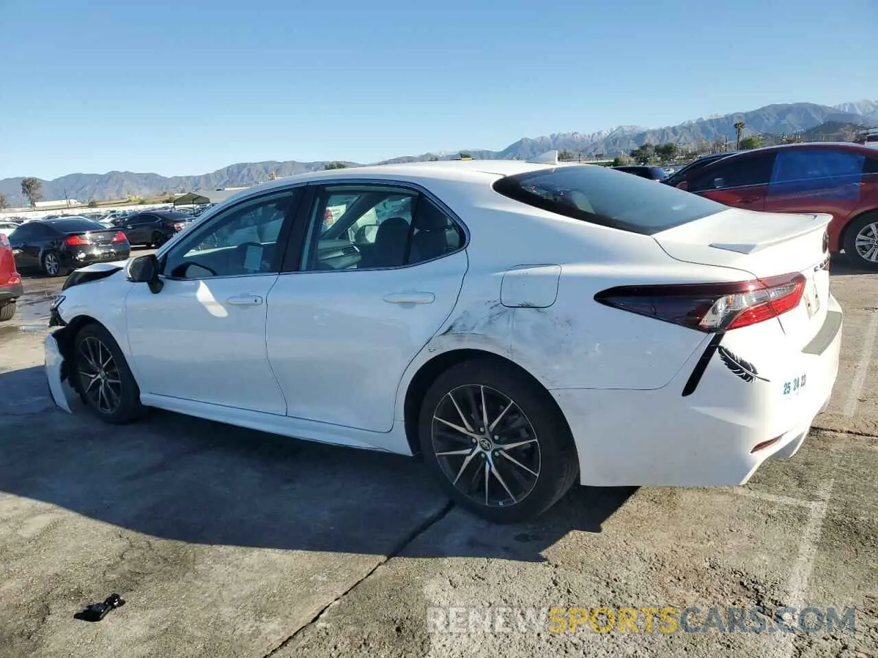 2 fotografías del automóvil dañado 4T1G11AK7NU065084 TOYOTA CAMRY 2022