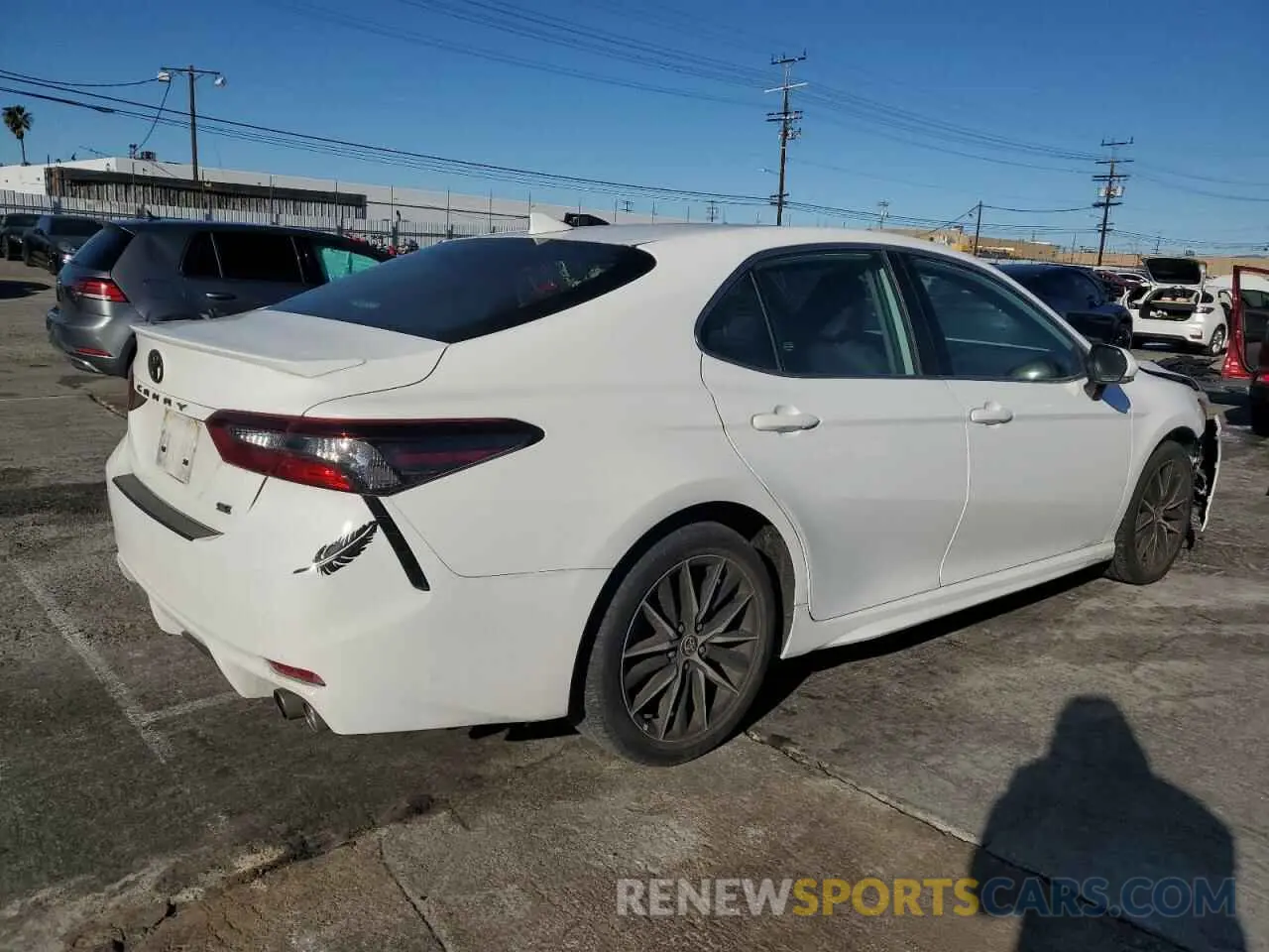 3 fotografías del automóvil dañado 4T1G11AK7NU065084 TOYOTA CAMRY 2022