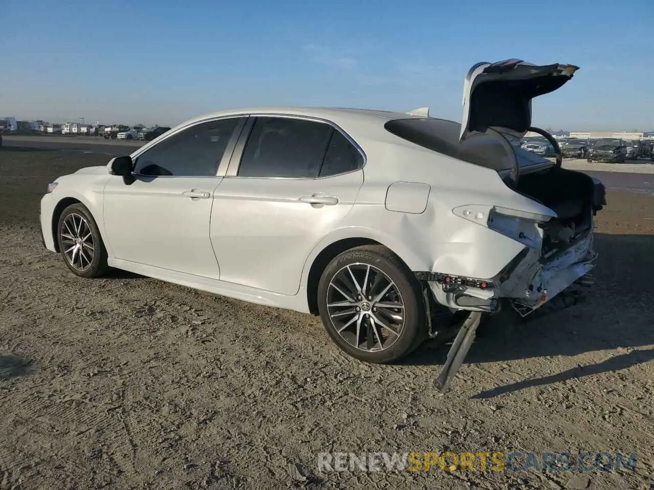 2 fotografías del automóvil dañado 4T1G11AK7NU076795 TOYOTA CAMRY 2022
