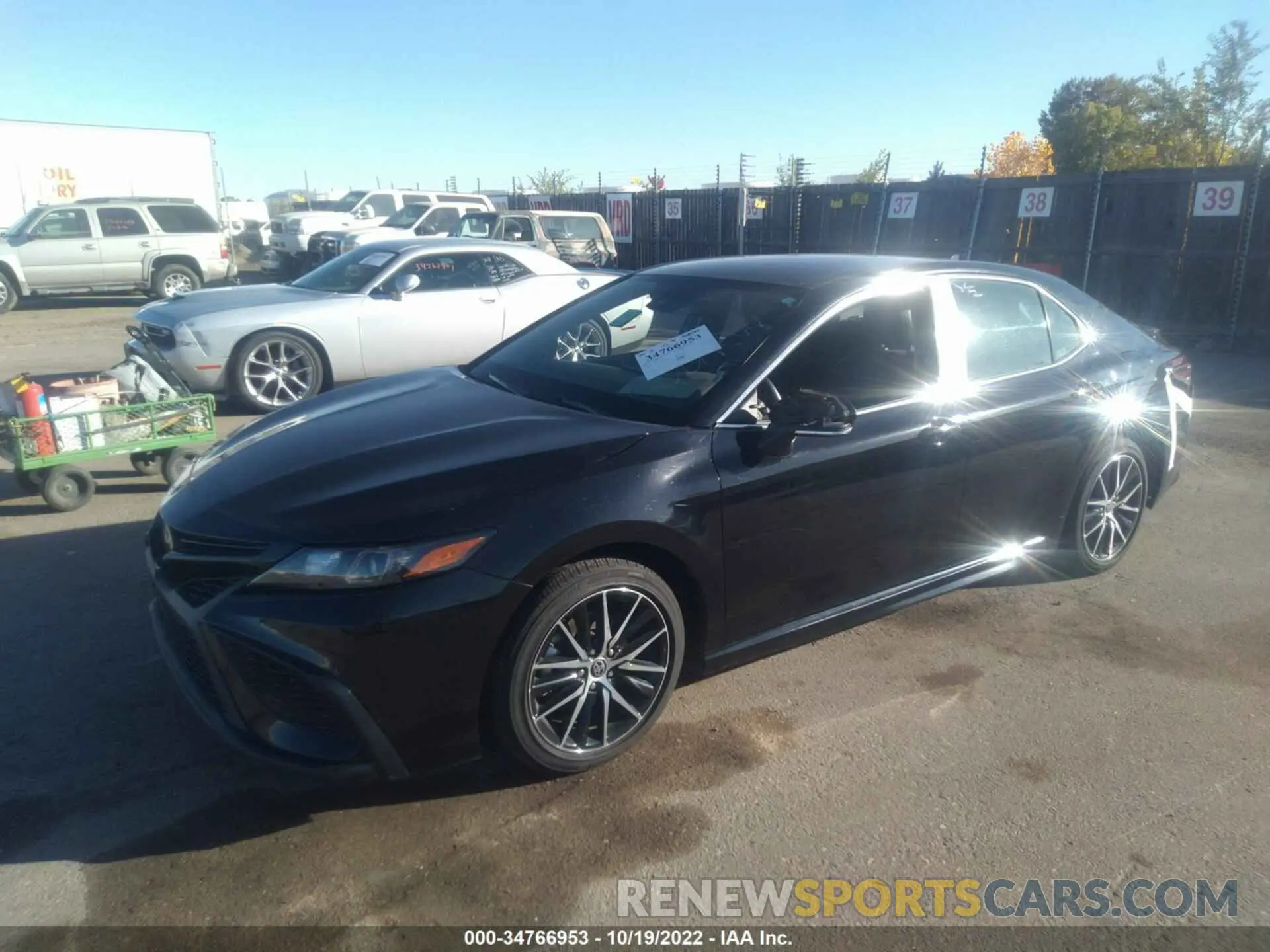 2 fotografías del automóvil dañado 4T1G11AK7NU628439 TOYOTA CAMRY 2022