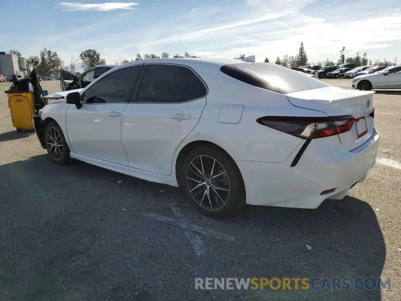 2 fotografías del automóvil dañado 4T1G11AK7NU640736 TOYOTA CAMRY 2022