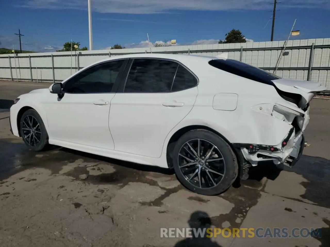 2 fotografías del automóvil dañado 4T1G11AK7NU659691 TOYOTA CAMRY 2022