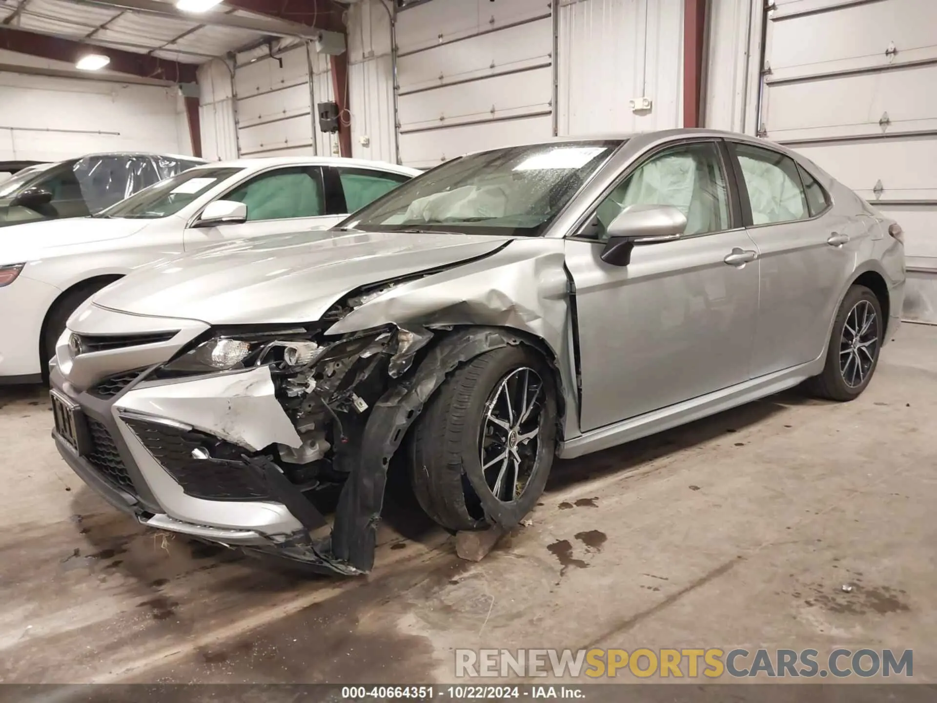 2 fotografías del automóvil dañado 4T1G11AK7NU702930 TOYOTA CAMRY 2022
