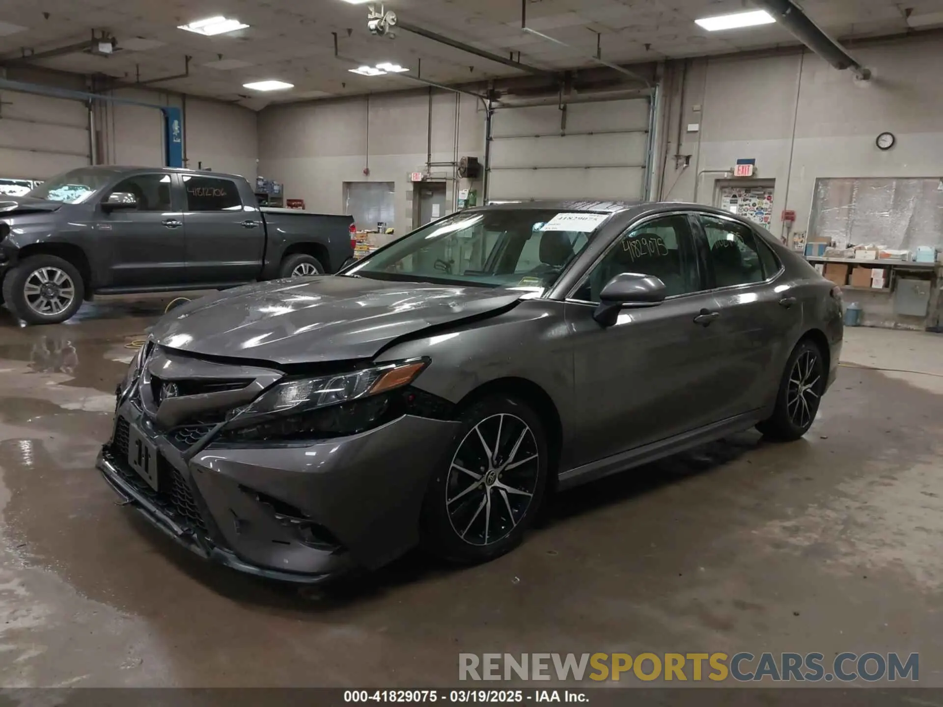 2 fotografías del automóvil dañado 4T1G11AK9NU074952 TOYOTA CAMRY 2022