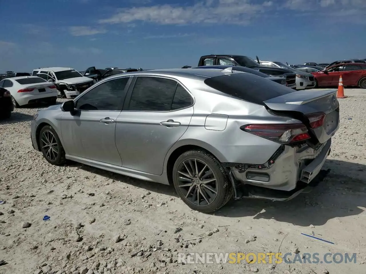 2 fotografías del automóvil dañado 4T1G11AK9NU652130 TOYOTA CAMRY 2022