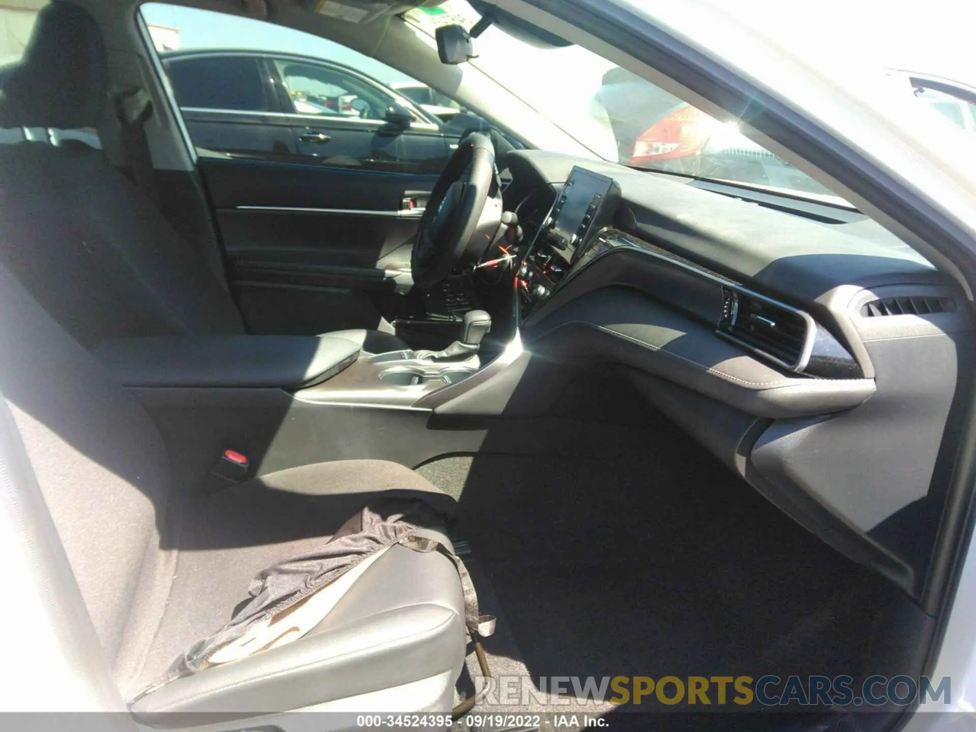 5 fotografías del automóvil dañado 4T1G11AK9NU688982 TOYOTA CAMRY 2022