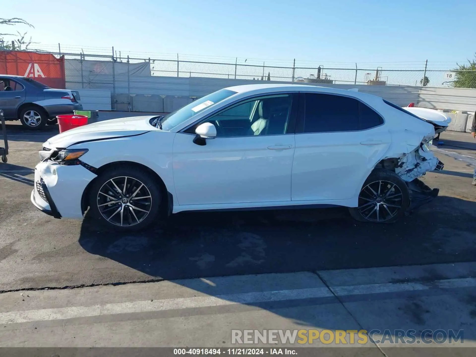 15 fotografías del automóvil dañado 4T1G11AKXNU044763 TOYOTA CAMRY 2022