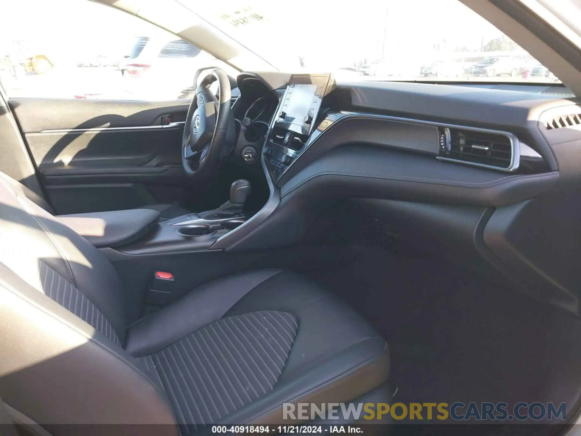 5 fotografías del automóvil dañado 4T1G11AKXNU044763 TOYOTA CAMRY 2022