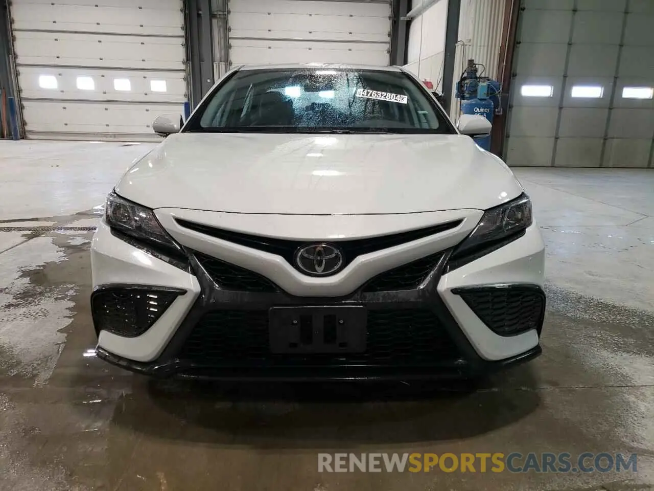 5 fotografías del automóvil dañado 4T1G11AKXNU054452 TOYOTA CAMRY 2022