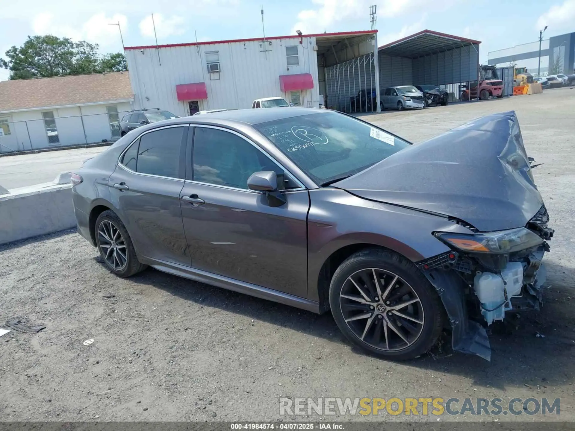 14 fotografías del automóvil dañado 4T1G11AKXNU061322 TOYOTA CAMRY 2022