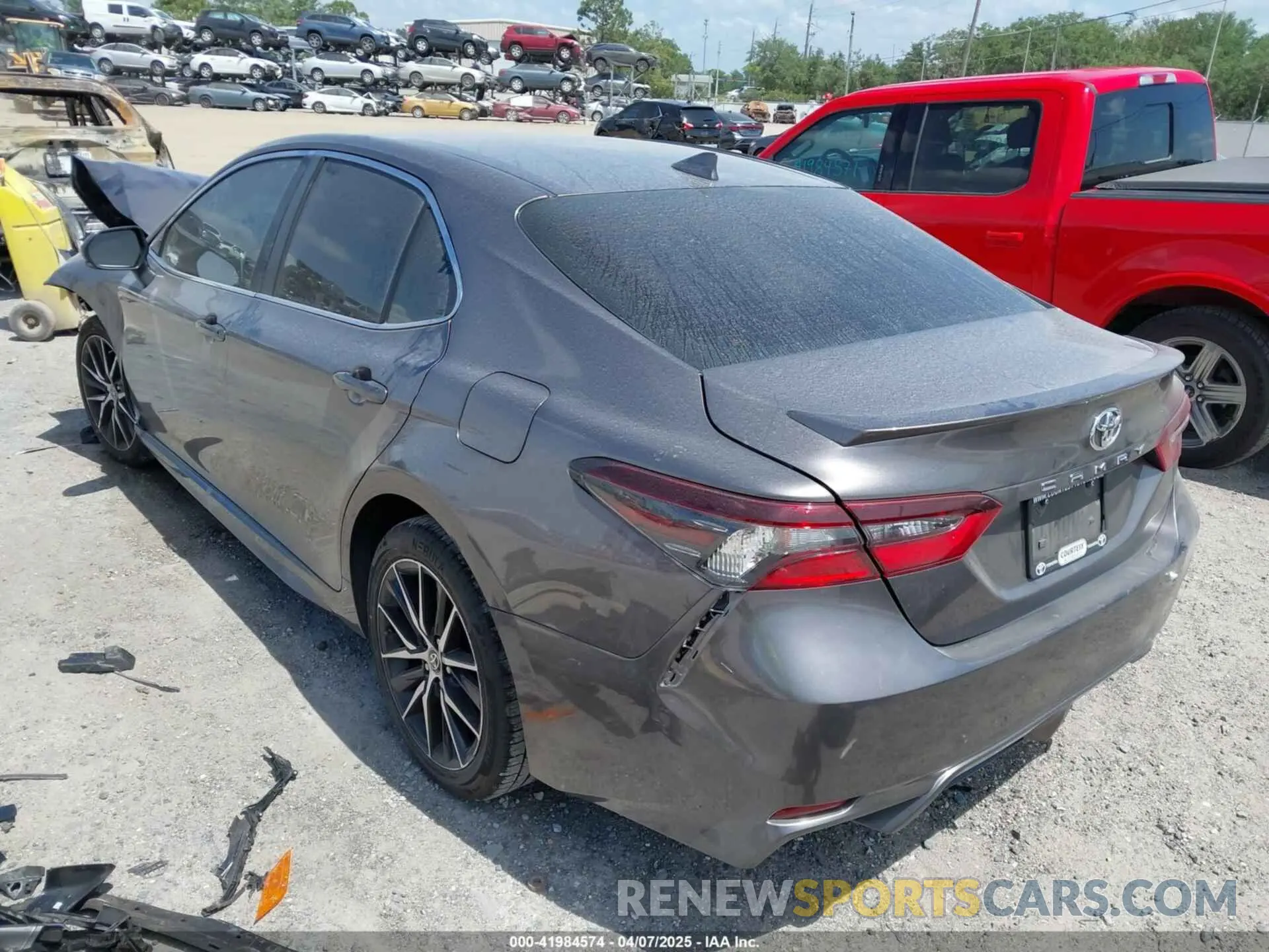 3 fotografías del automóvil dañado 4T1G11AKXNU061322 TOYOTA CAMRY 2022