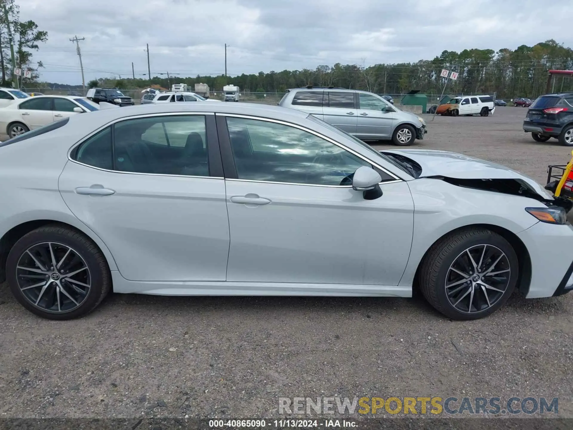 13 fotografías del automóvil dañado 4T1G11AKXNU069534 TOYOTA CAMRY 2022
