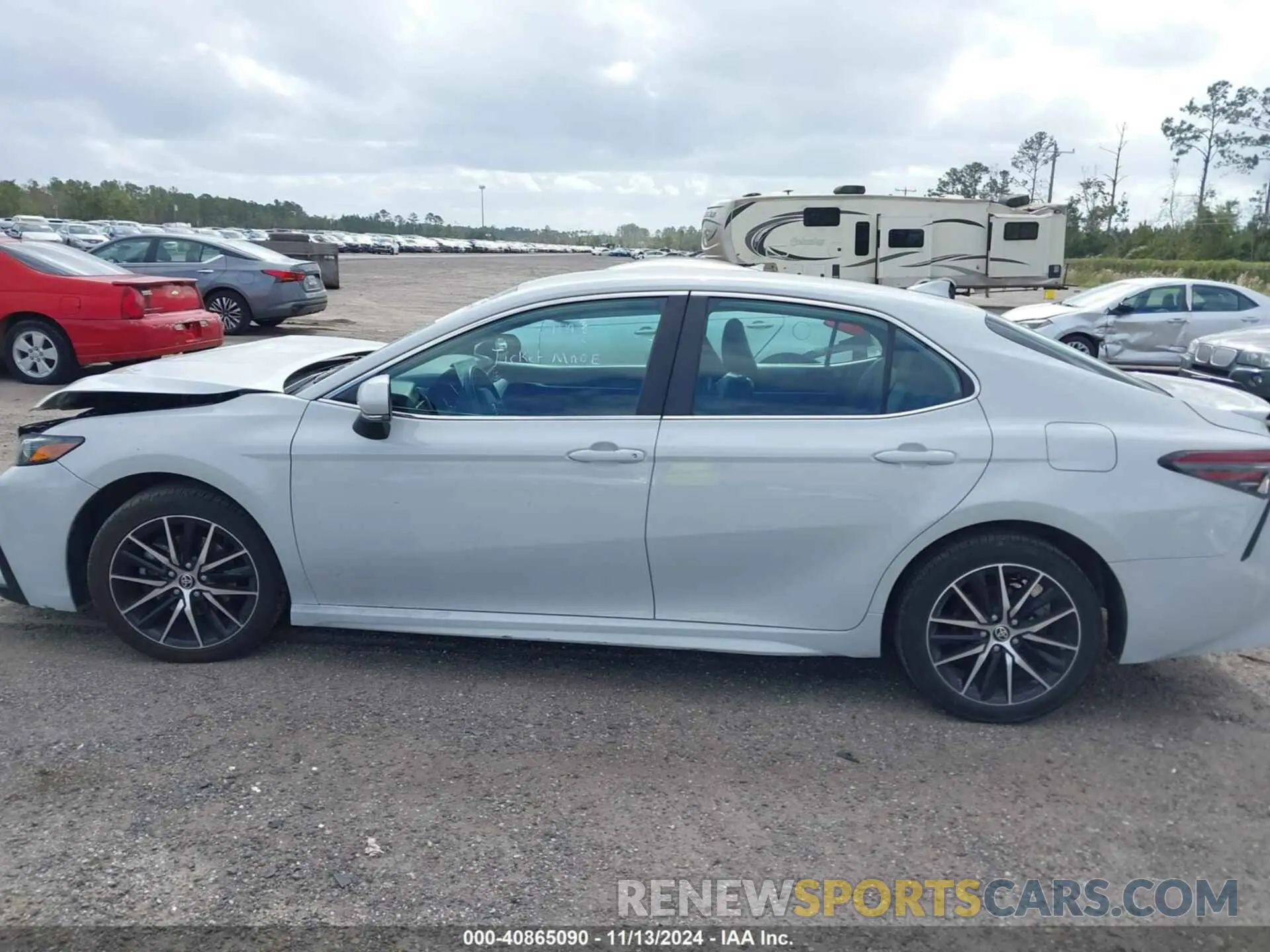14 fotografías del automóvil dañado 4T1G11AKXNU069534 TOYOTA CAMRY 2022