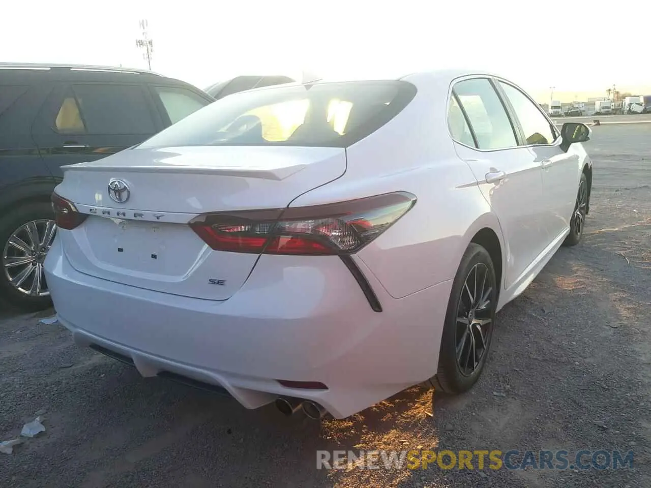 4 fotografías del automóvil dañado 4T1G11AKXNU625714 TOYOTA CAMRY 2022