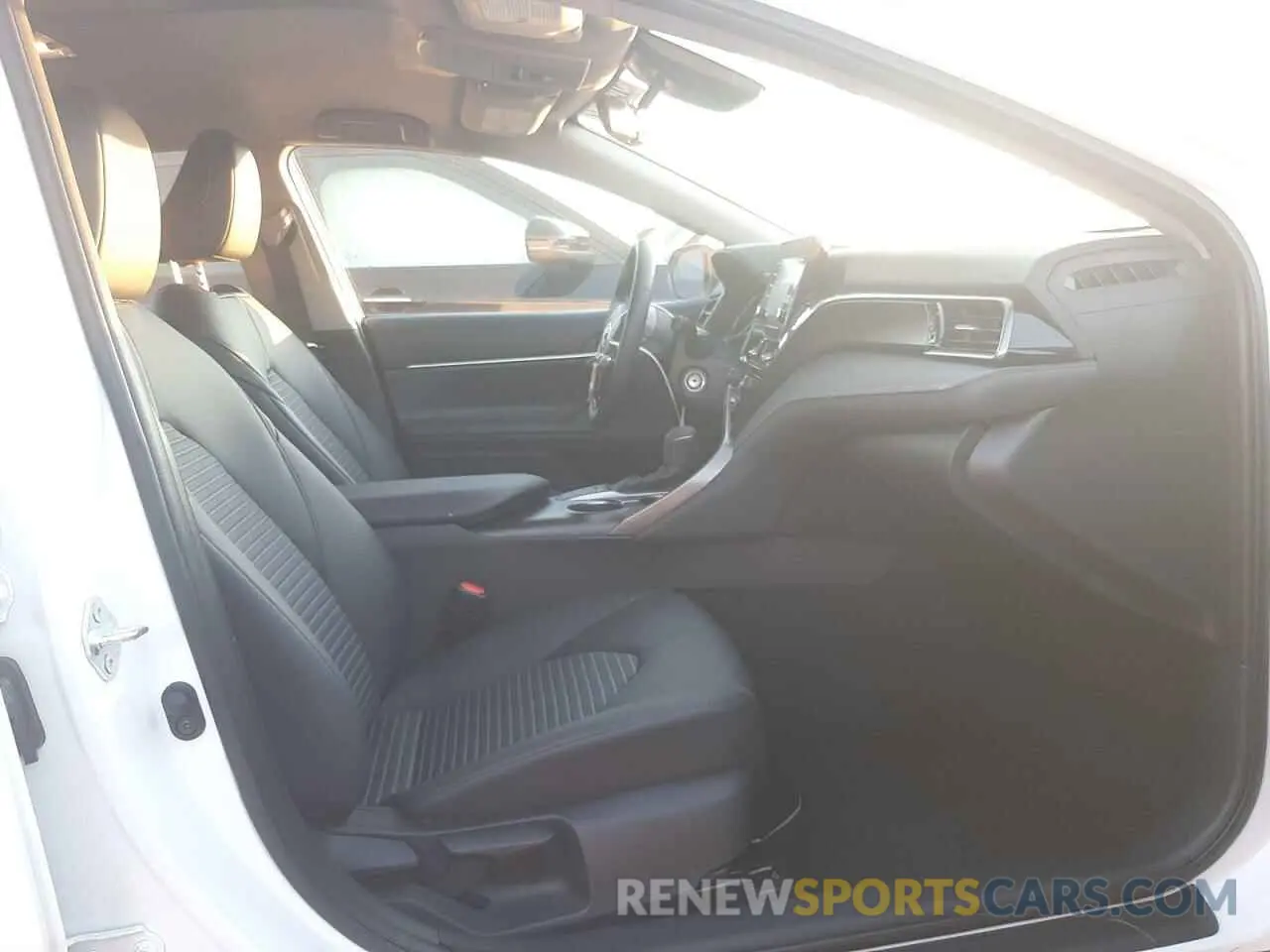 5 fotografías del automóvil dañado 4T1G11AKXNU625714 TOYOTA CAMRY 2022