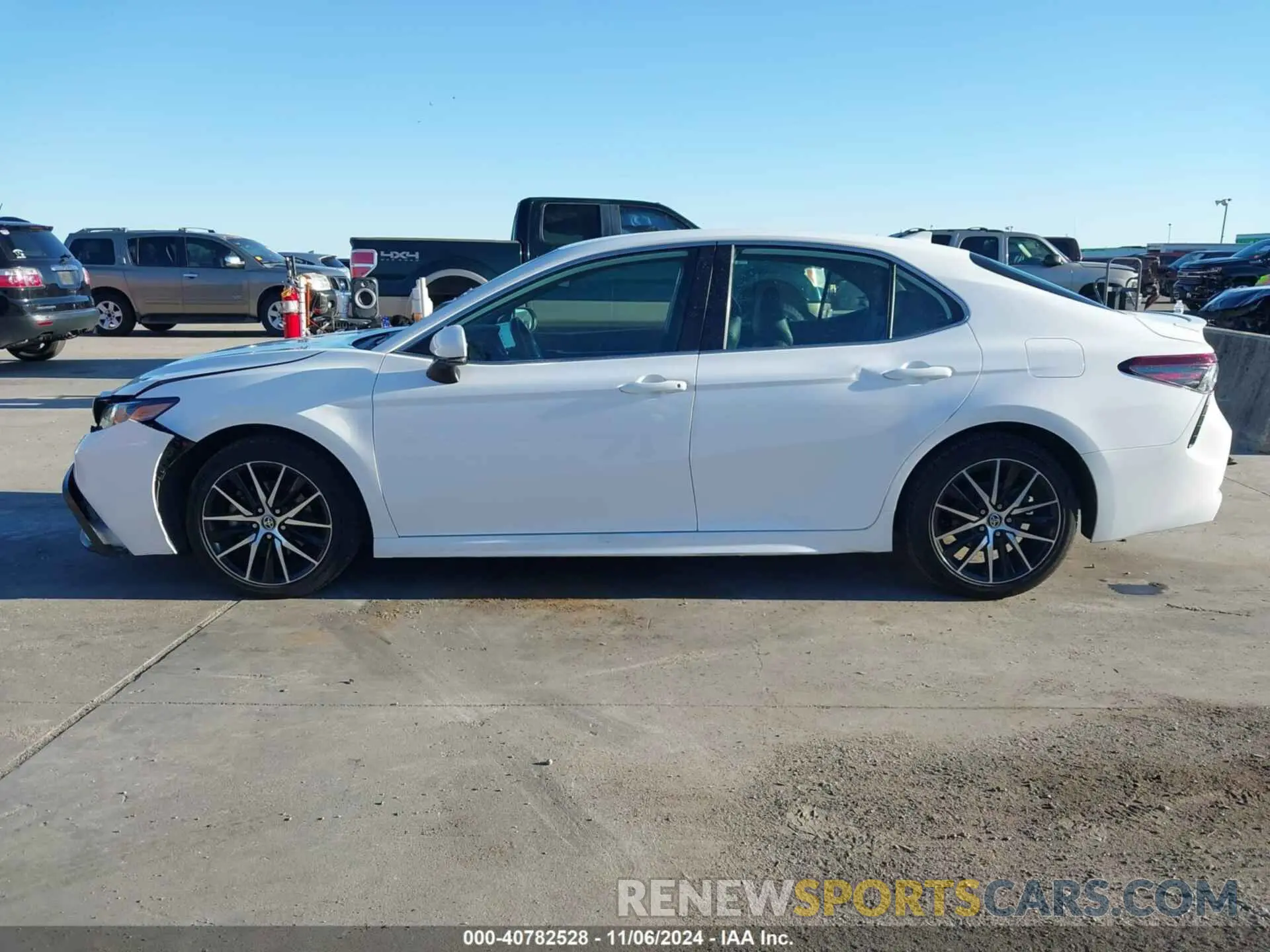14 fotografías del automóvil dañado 4T1G11AKXNU637362 TOYOTA CAMRY 2022