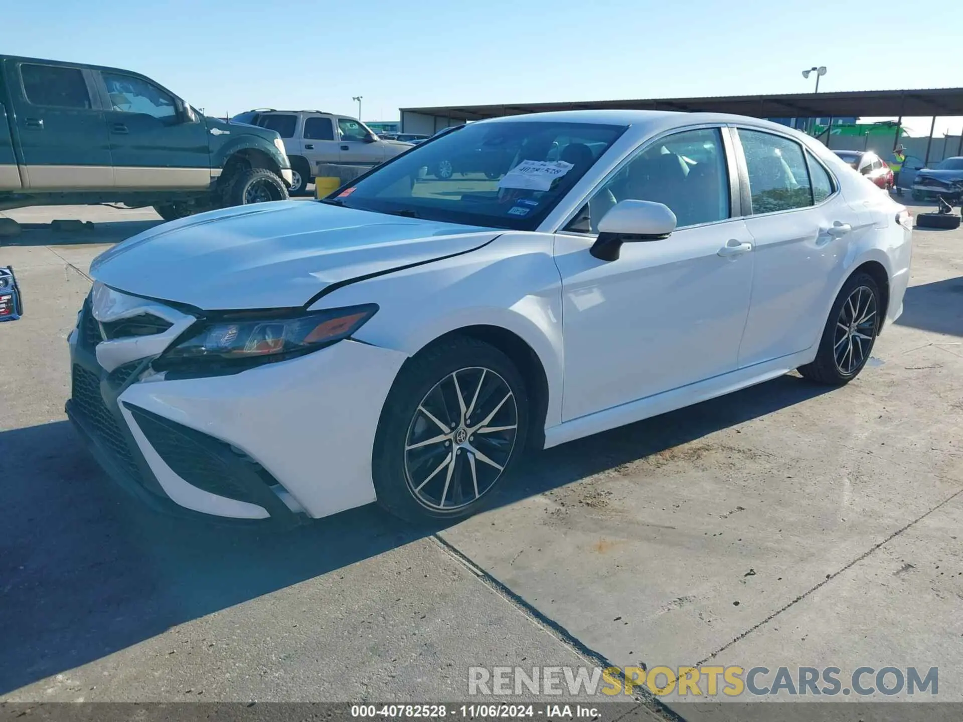 2 fotografías del automóvil dañado 4T1G11AKXNU637362 TOYOTA CAMRY 2022