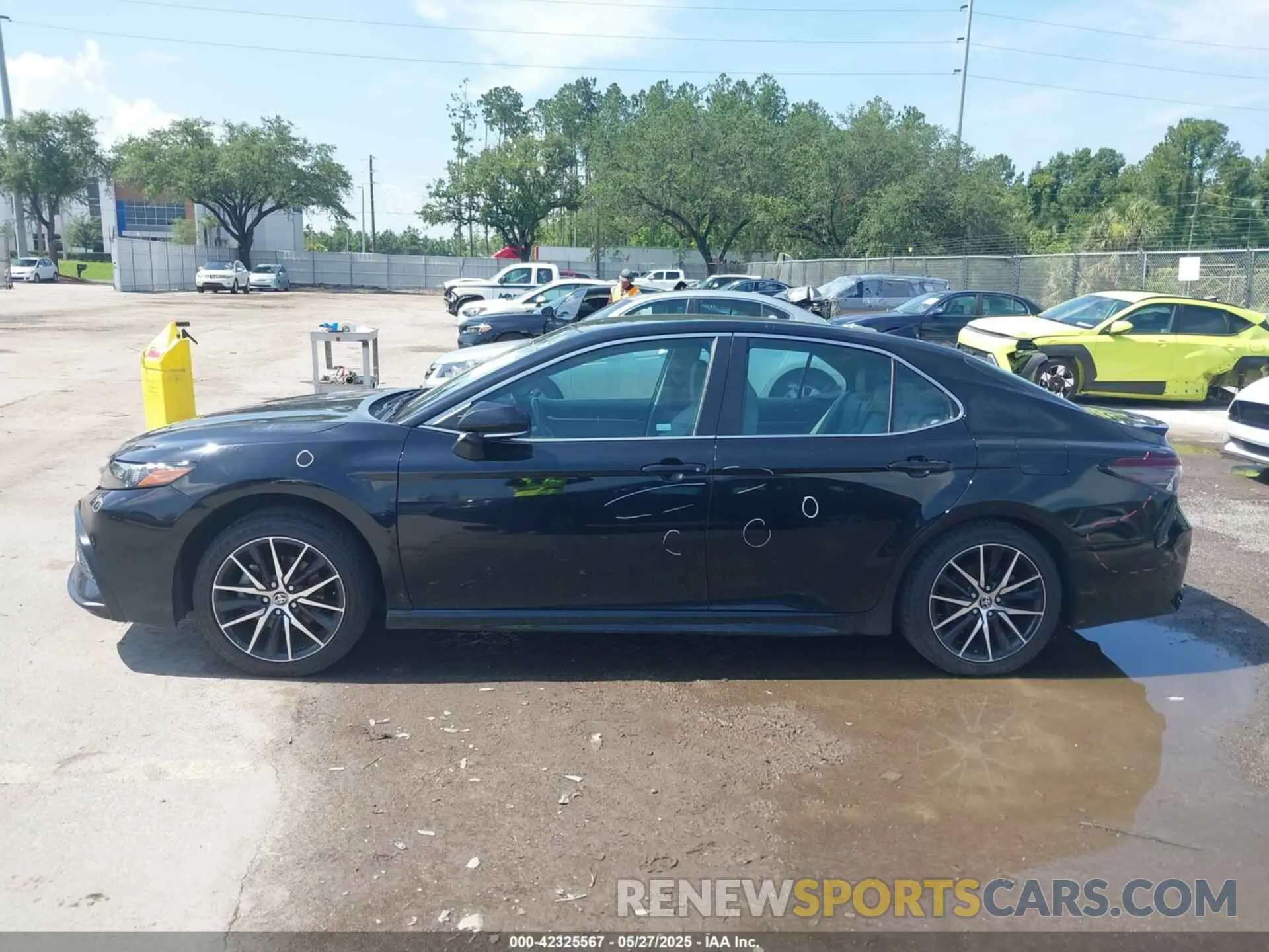 14 fotografías del automóvil dañado 4T1G11AKXNU642139 TOYOTA CAMRY 2022