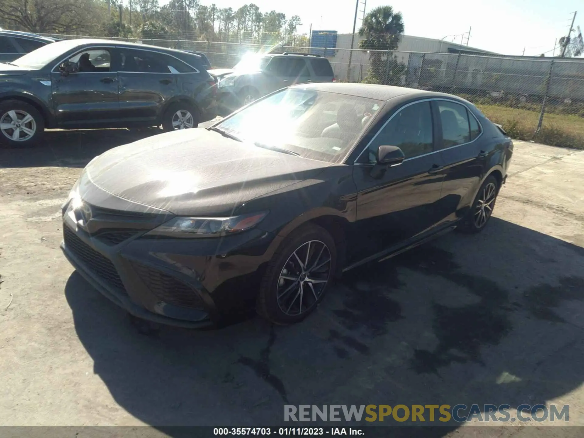 2 fotografías del automóvil dañado 4T1G11AKXNU643498 TOYOTA CAMRY 2022