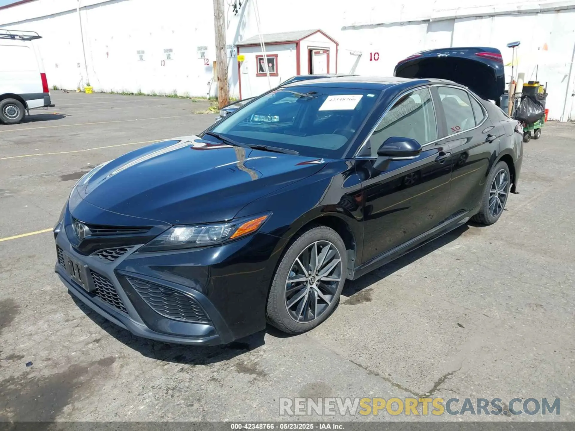 2 fotografías del automóvil dañado 4T1G11BK1NU050000 TOYOTA CAMRY 2022