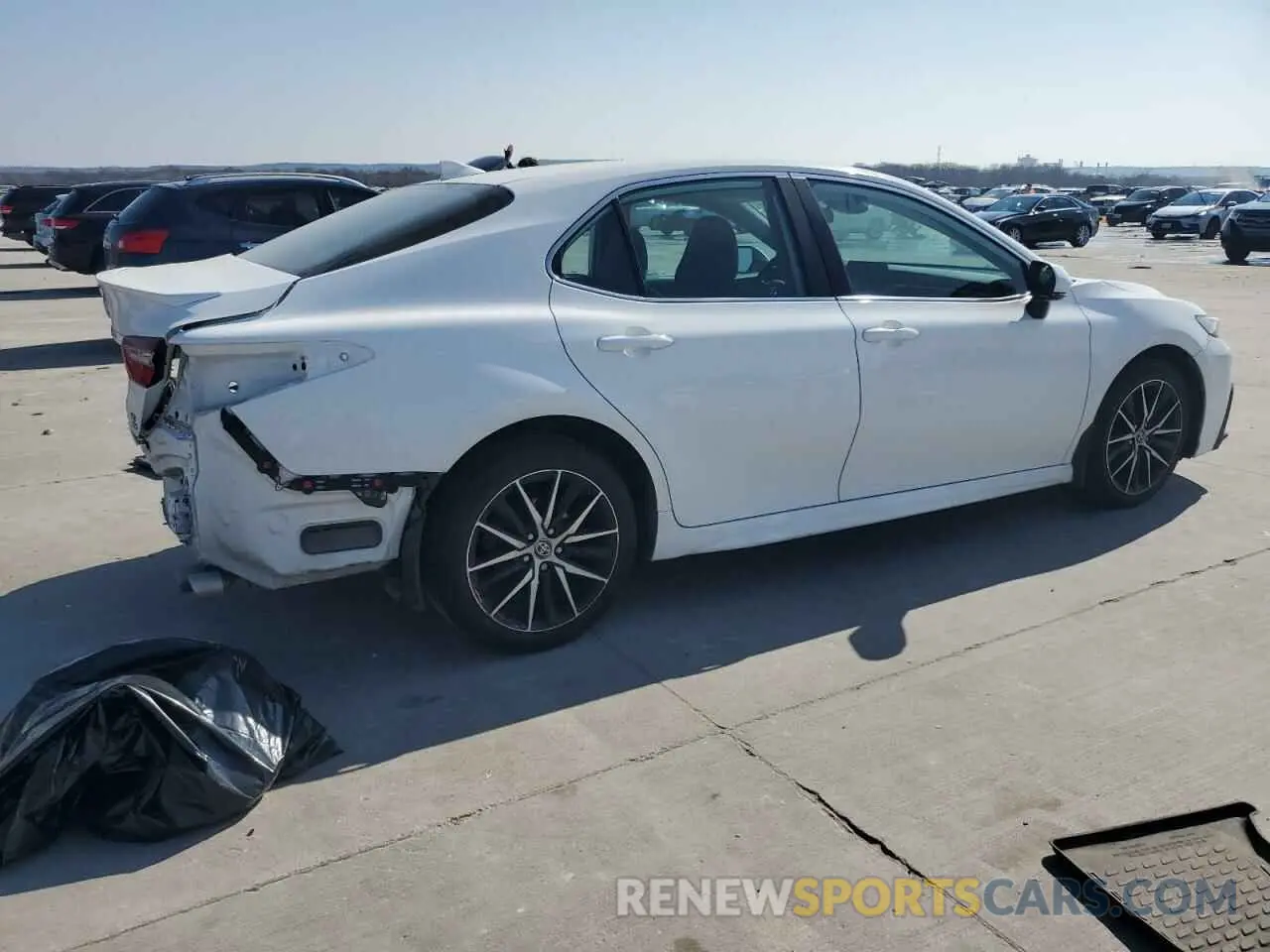 3 fotografías del automóvil dañado 4T1G11BK3NU055750 TOYOTA CAMRY 2022