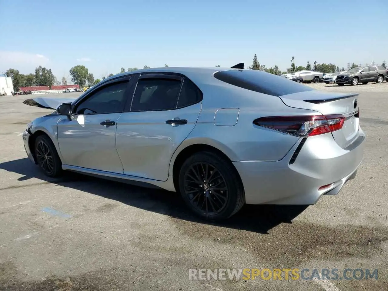 2 fotografías del automóvil dañado 4T1G11BK3NU057448 TOYOTA CAMRY 2022