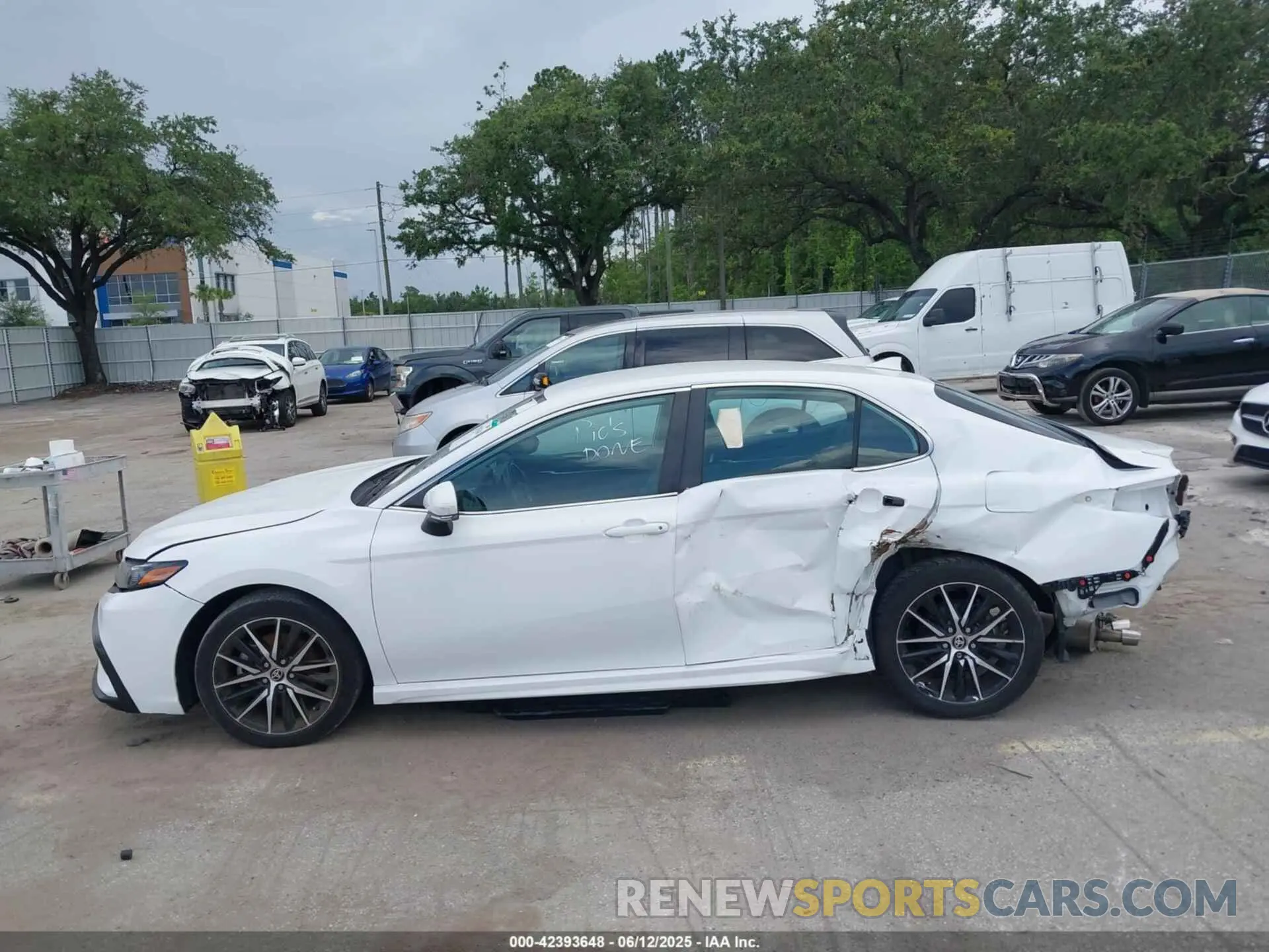 15 fotografías del automóvil dañado 4T1G11BK5NU053918 TOYOTA CAMRY 2022