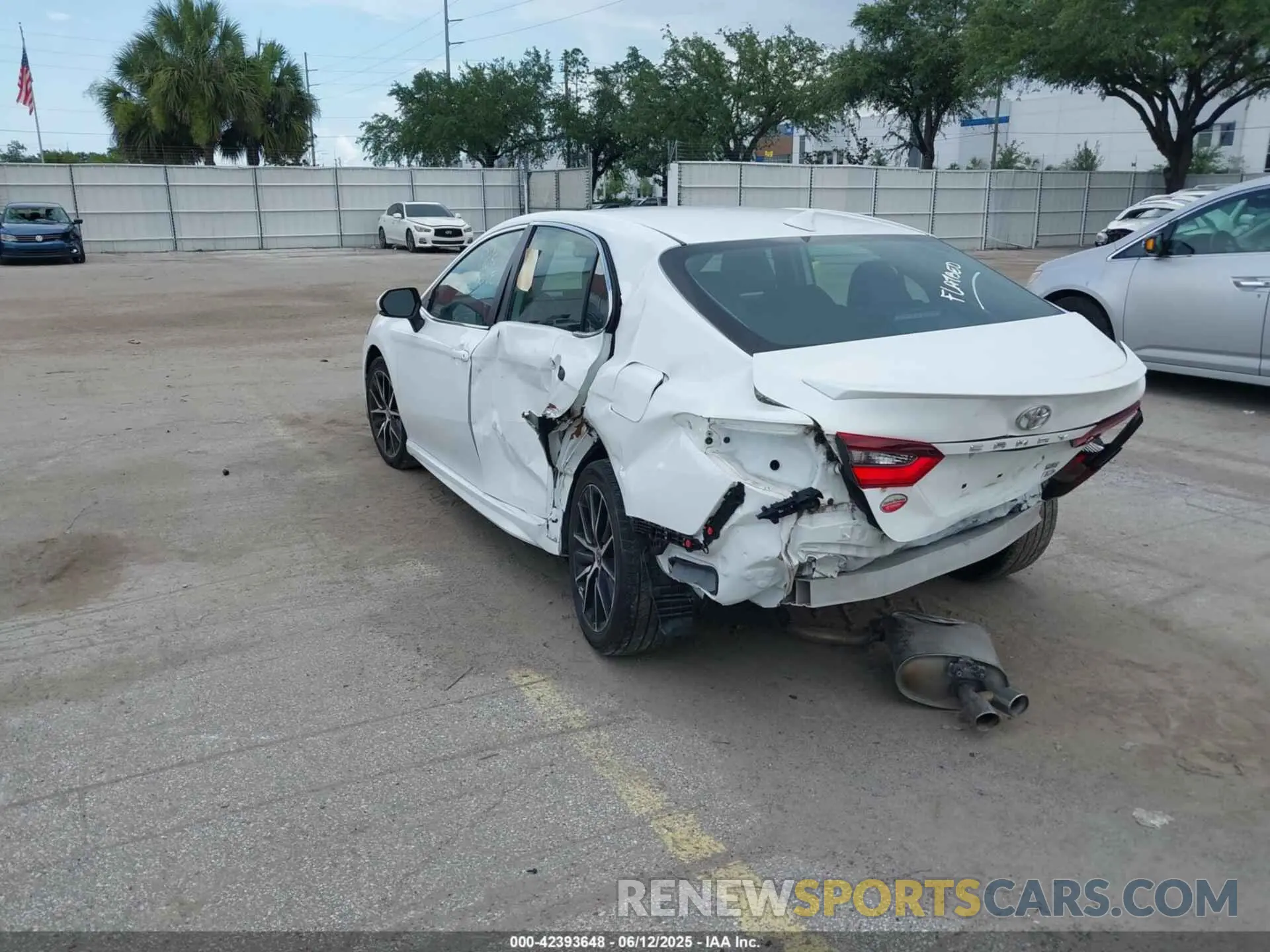 3 fotografías del automóvil dañado 4T1G11BK5NU053918 TOYOTA CAMRY 2022