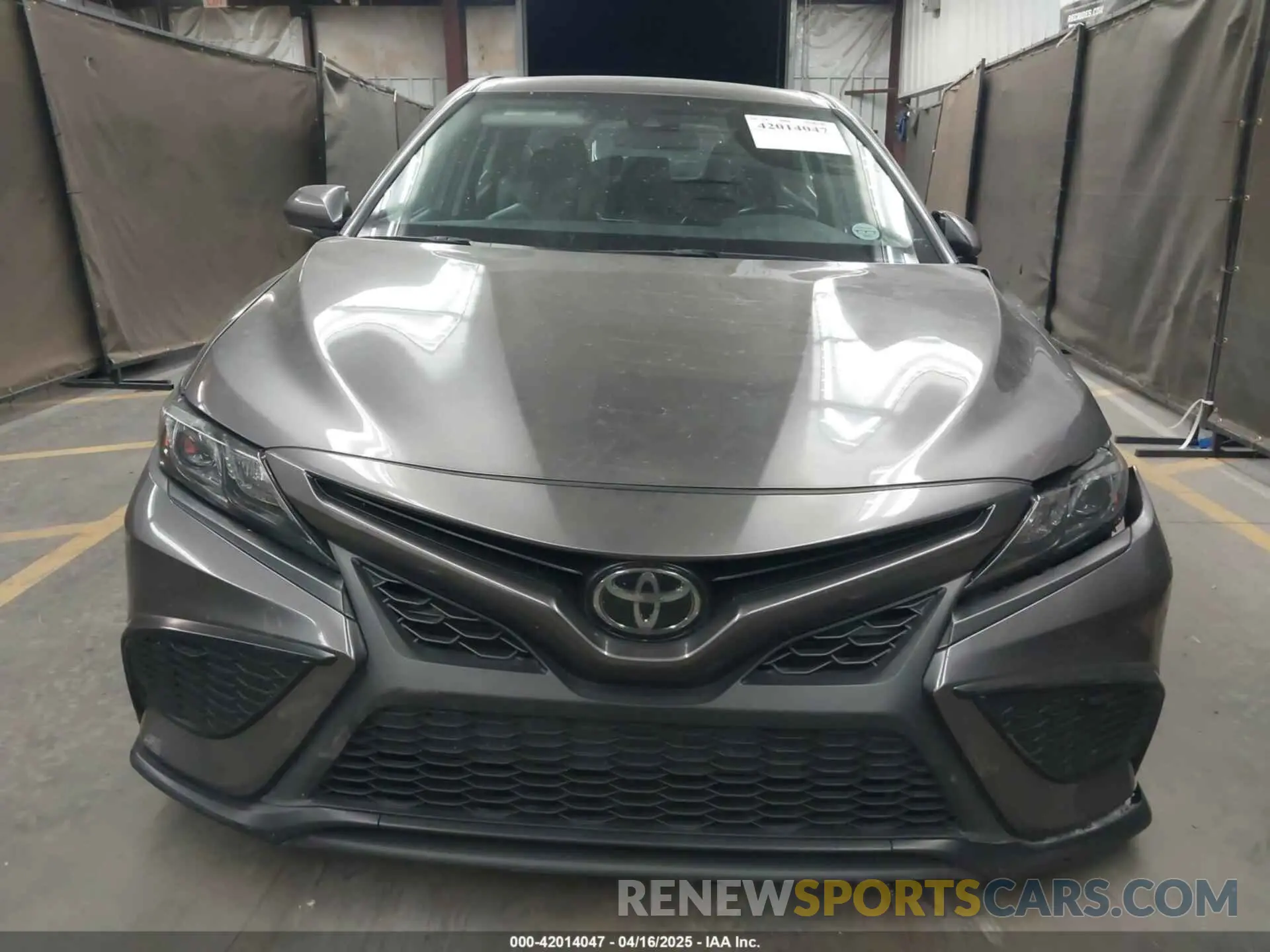 12 fotografías del automóvil dañado 4T1G11BK9NU053940 TOYOTA CAMRY 2022