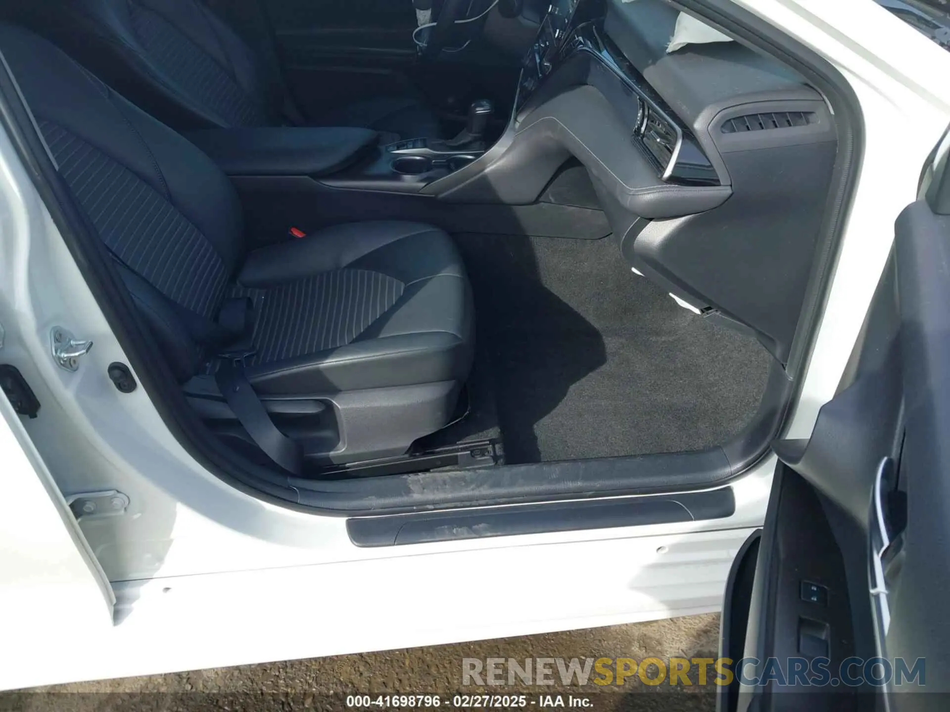 5 fotografías del automóvil dañado 4T1G31AK7NU039045 TOYOTA CAMRY 2022