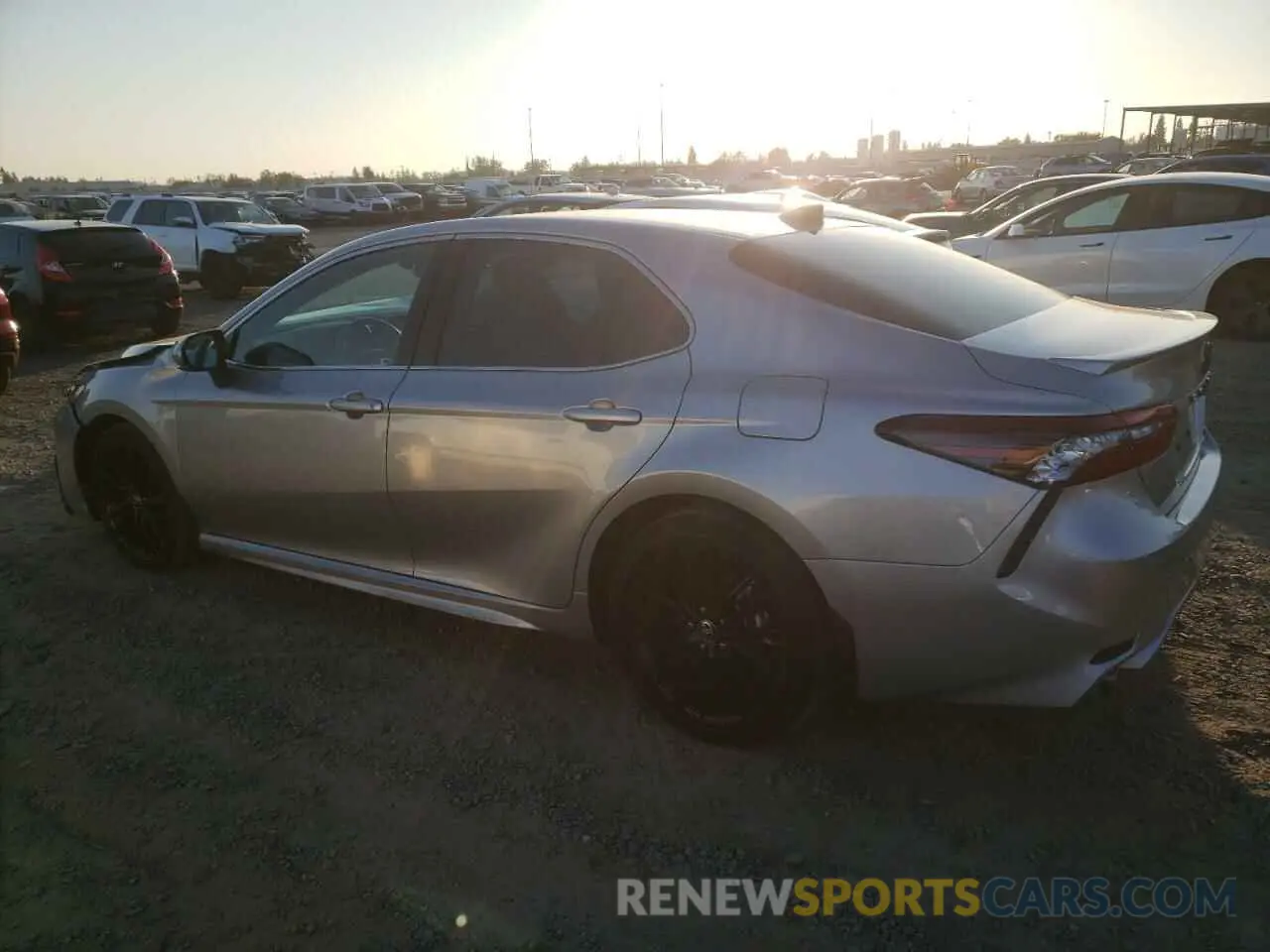 2 fotografías del automóvil dañado 4T1K31AK0NU593134 TOYOTA CAMRY 2022